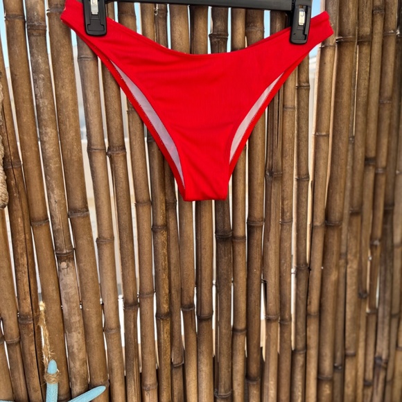 Bikini - Picture 4 of 6